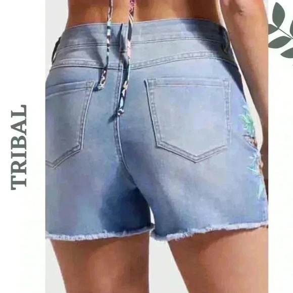Tribal Brooke Girlfriend Shorts w/Embroidery Sky Blue
5395XX-4798-0293 Denim - Picture 6 of 8